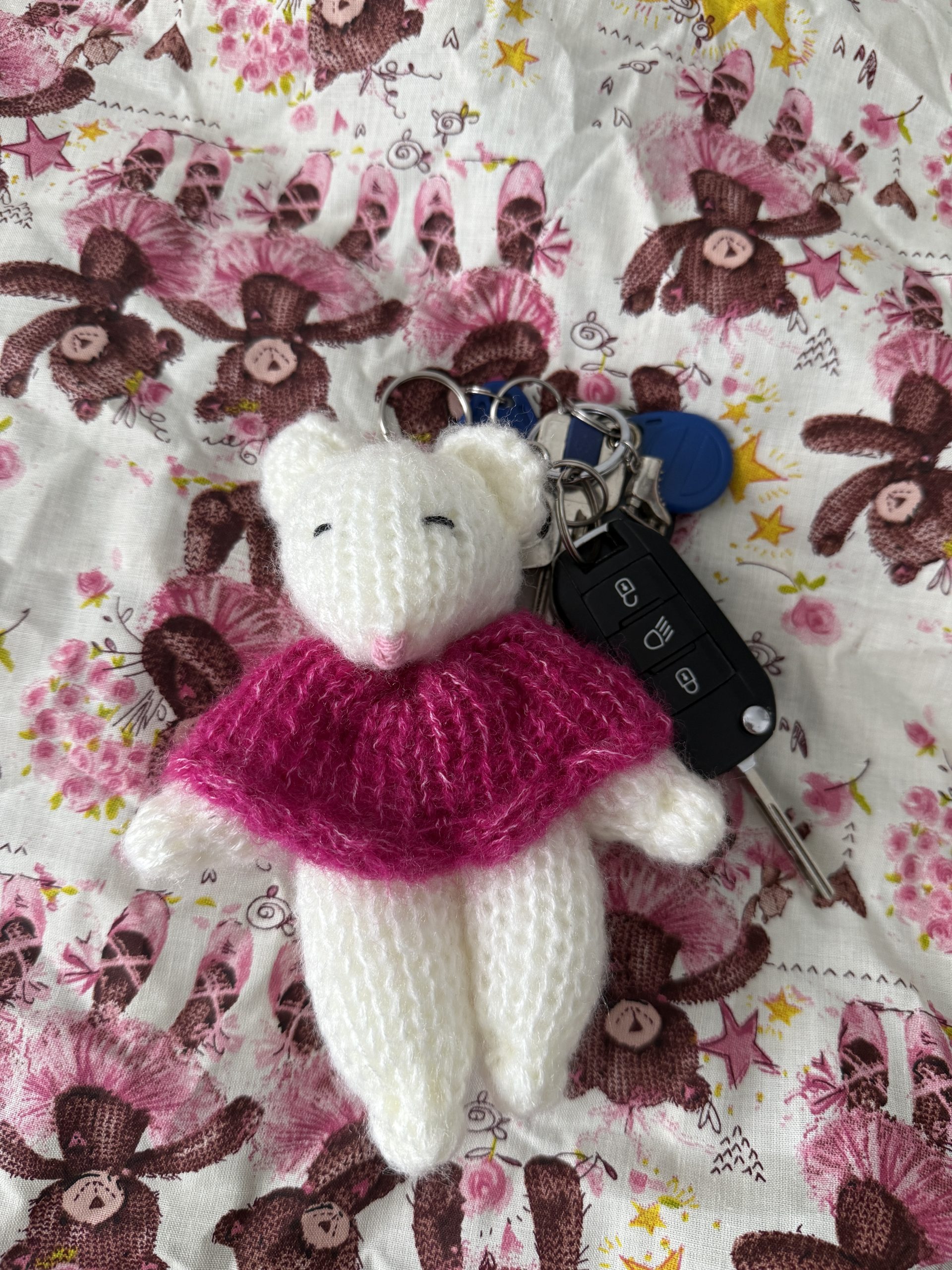 hand knitted mouse keychain - Image 3