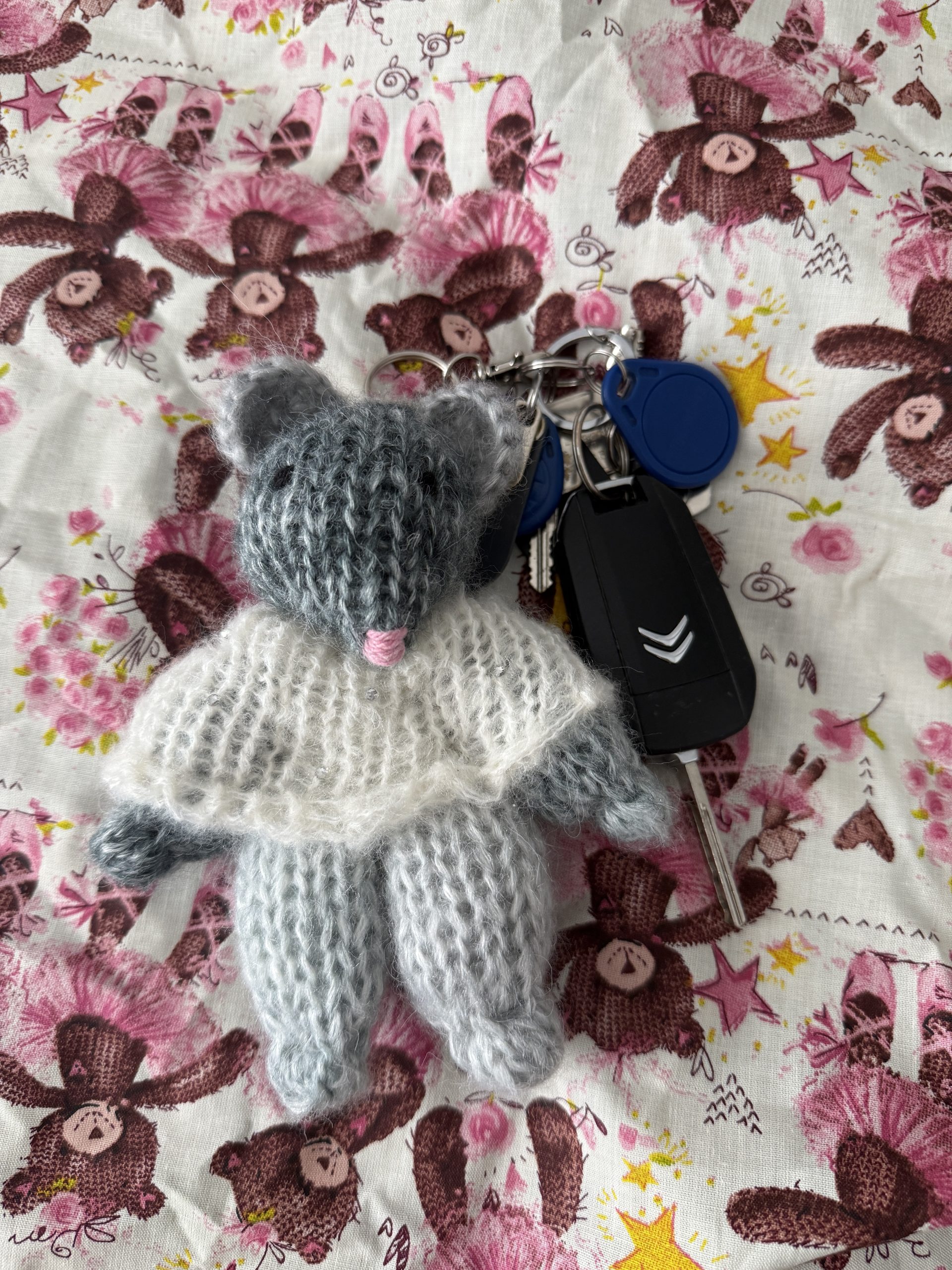 hand knitted mouse keychain - Image 4